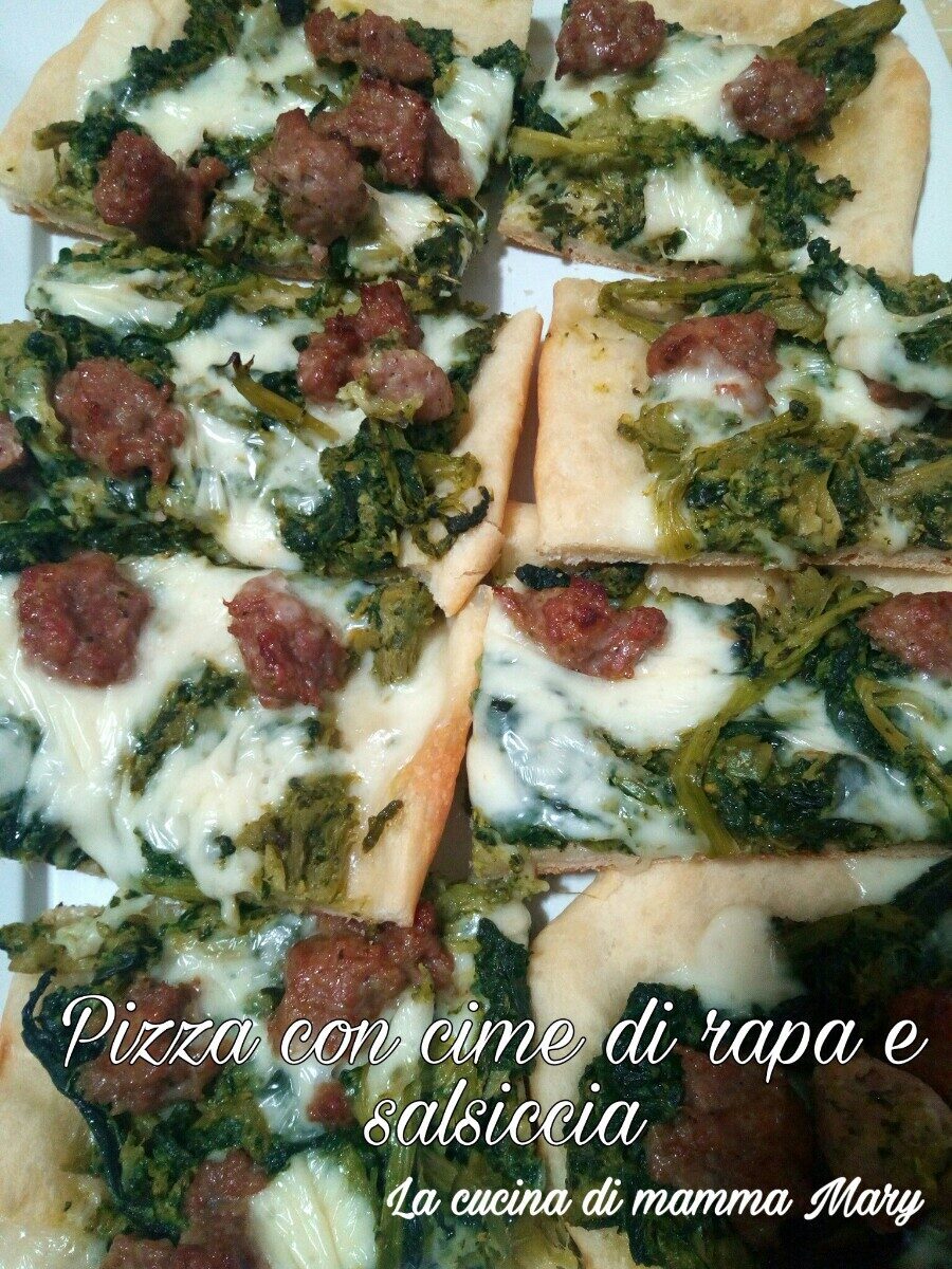 Pizza con cime di rapa e salsiccia