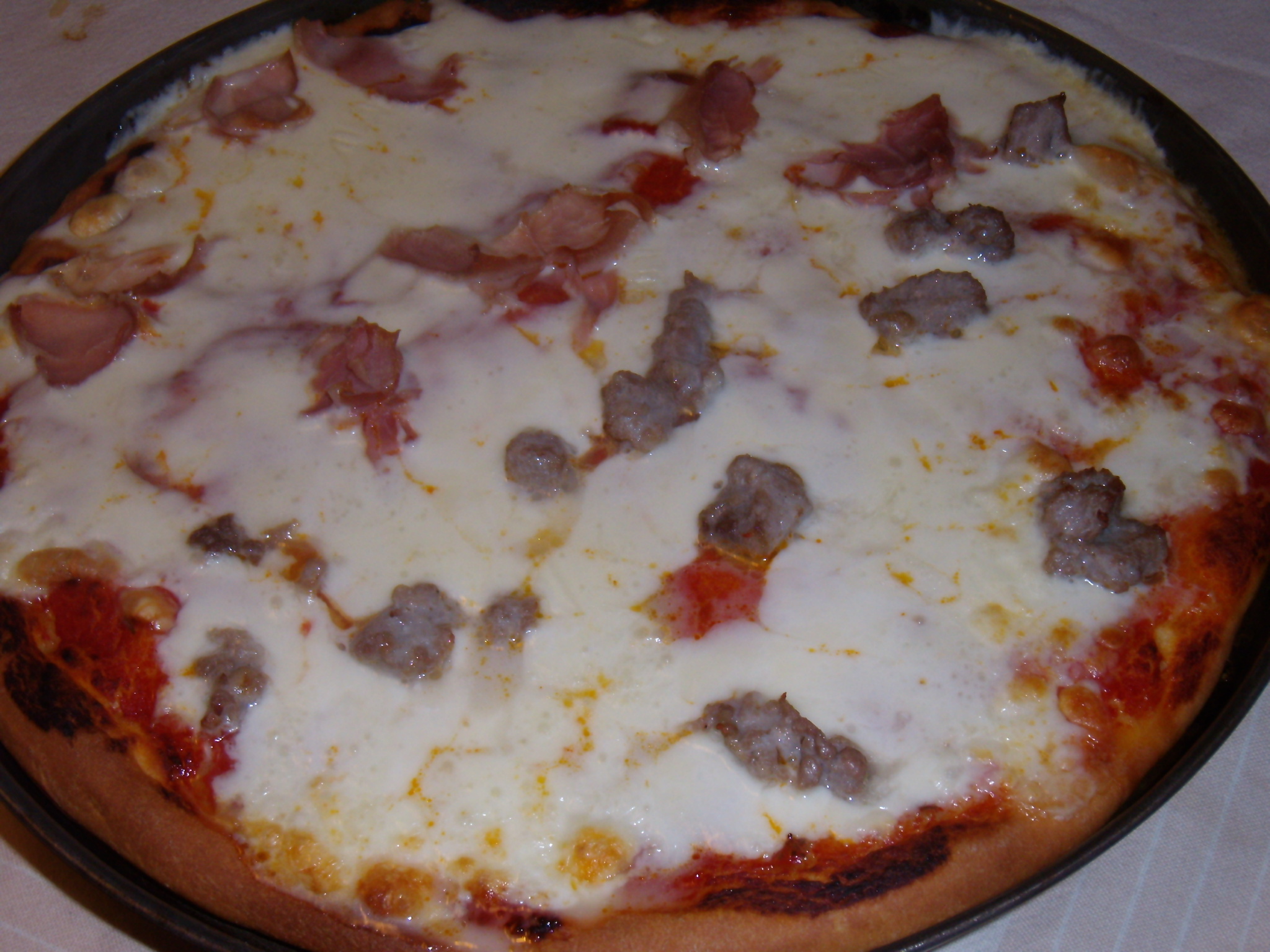 Pizza con doppia mozzarella