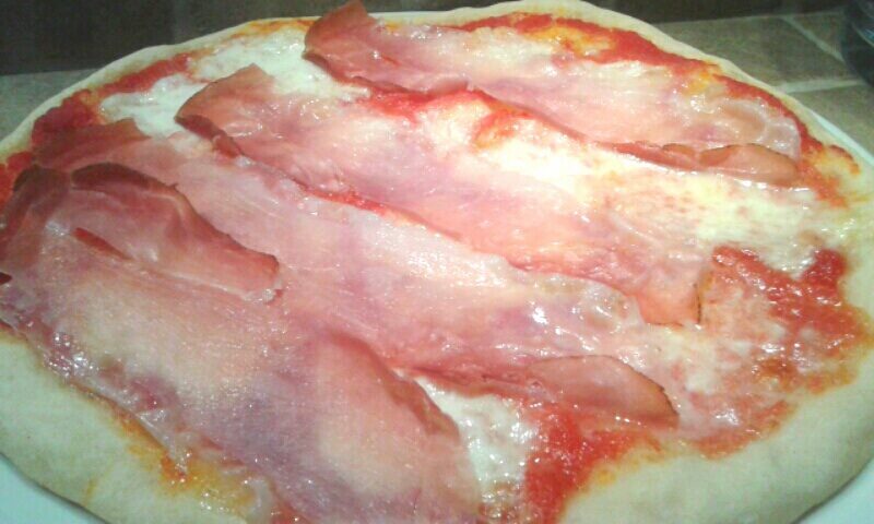 Pizza con farina tipo1 allo speck e scamorza