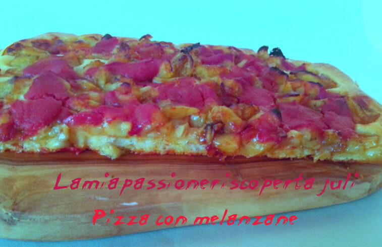 Pizza con melanzana e pomodoro