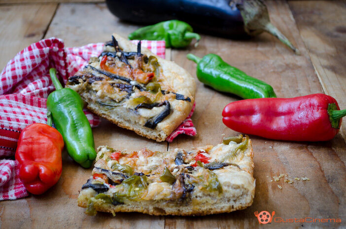 Pizza con melanzane e peperoni