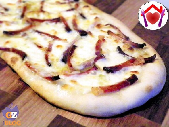 Pizza con scamorza affumicata e speck