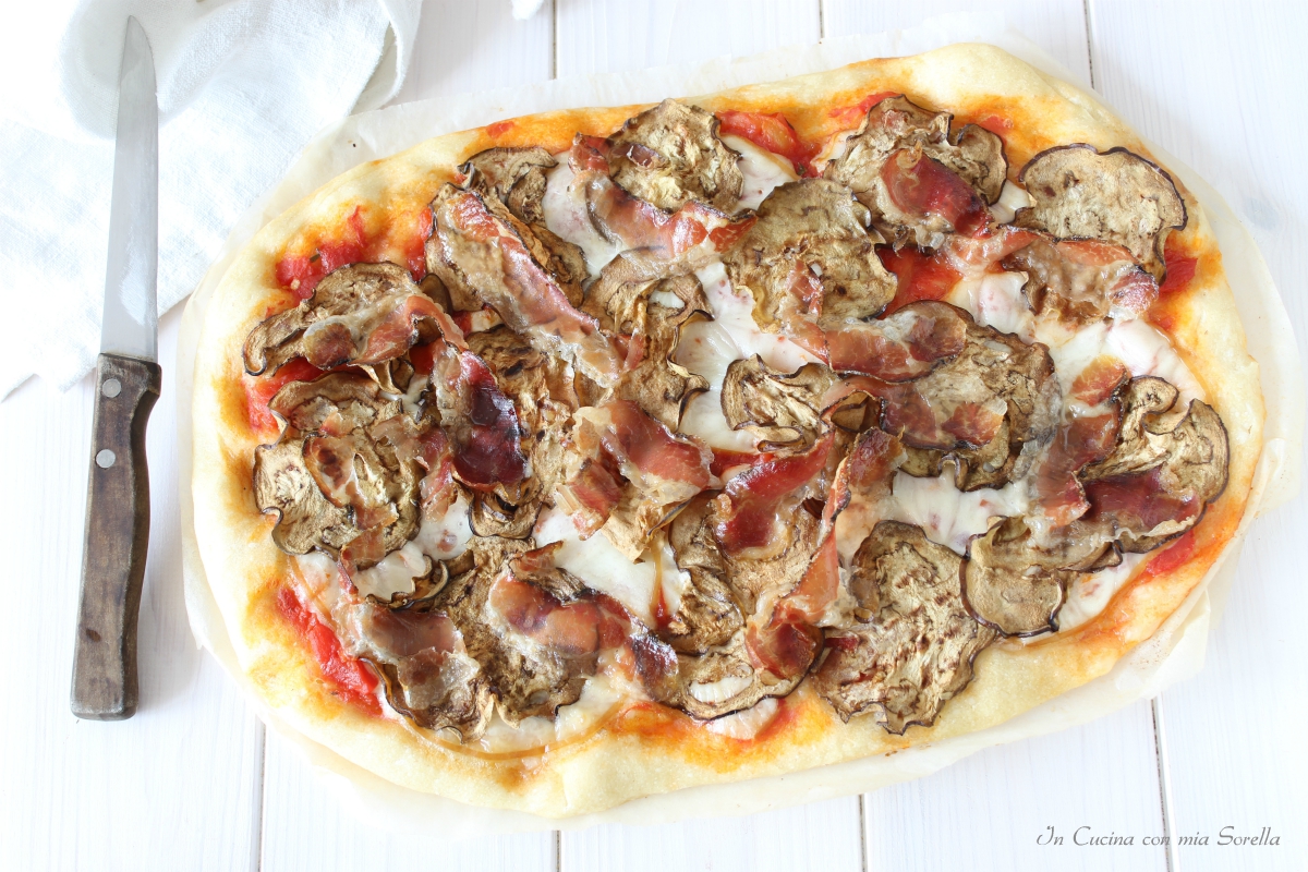Pizza con speck e melanzane grigliate