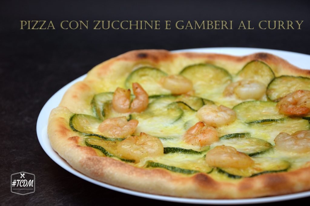 Pizza con zucchine e gamberi al curry