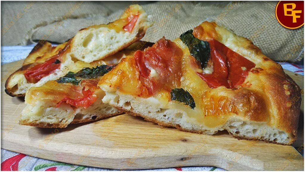 Pizza di farro con patate e pomodorini