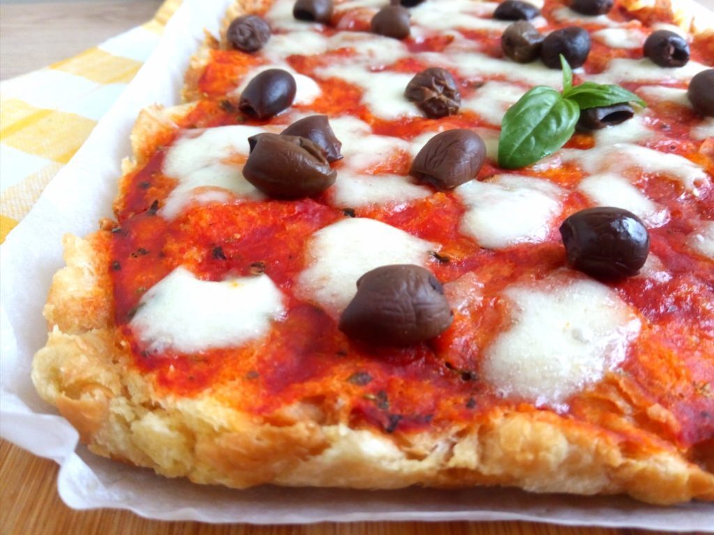 Pizza di pane raffermo