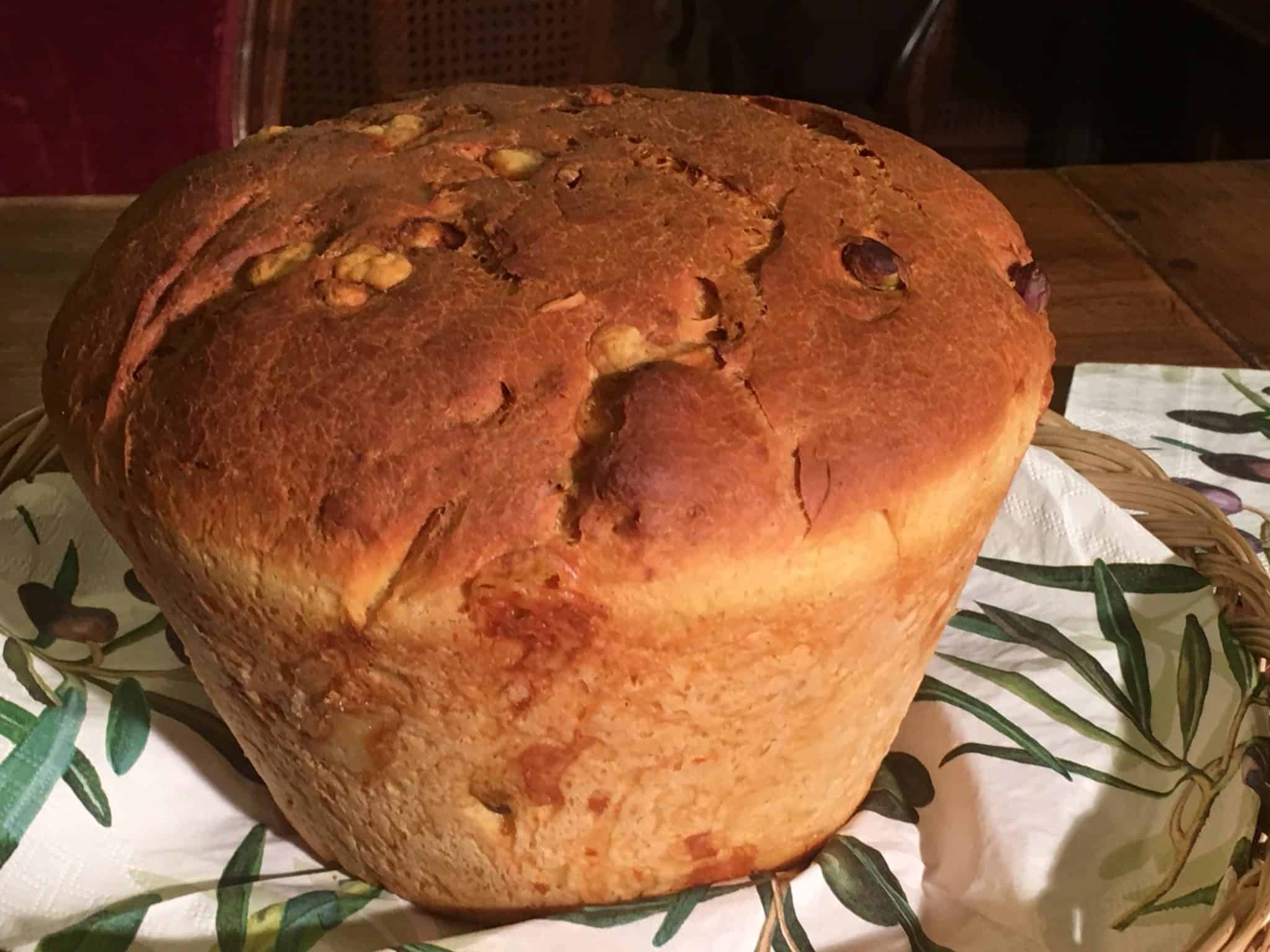 Pizza di pasqua al formaggio e pistacchi