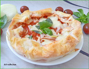 Pizza di pasta fillo con cornicione ripieno light e veloce