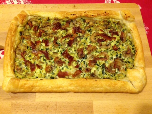 Pizza di pasta sfoglia alle zucchine