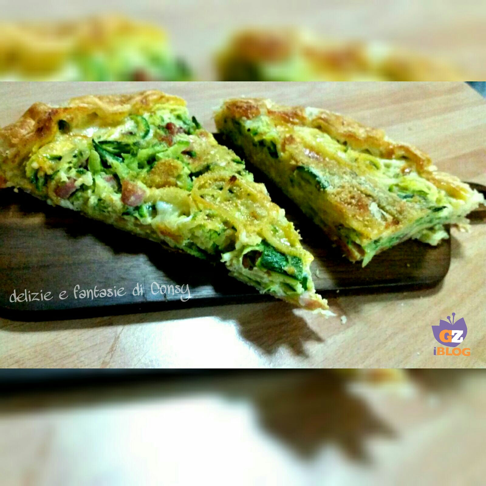 Pizza di pasta sfoglia con spaghetti e zucchine