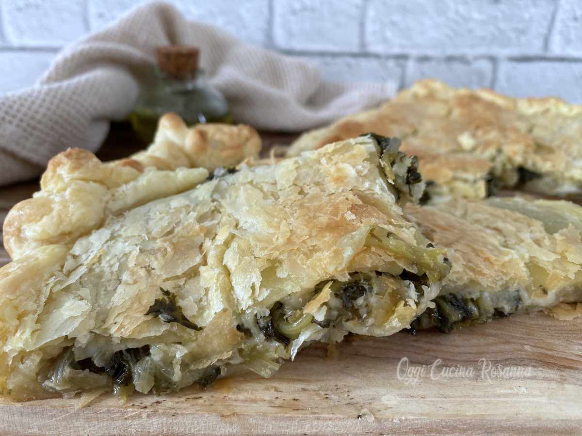 Pizza di scarola con pasta sfoglia pronta