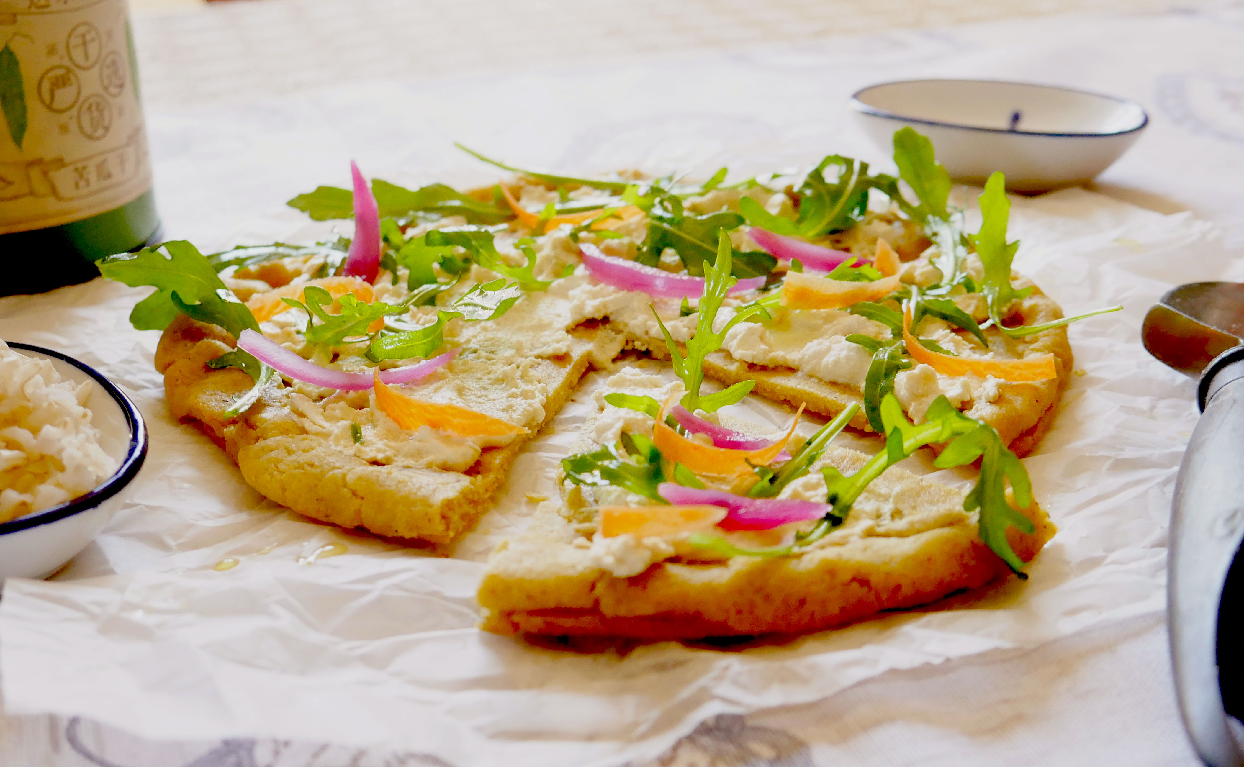 Pizza/focaccia gluten free con crema di tofu e verdure
