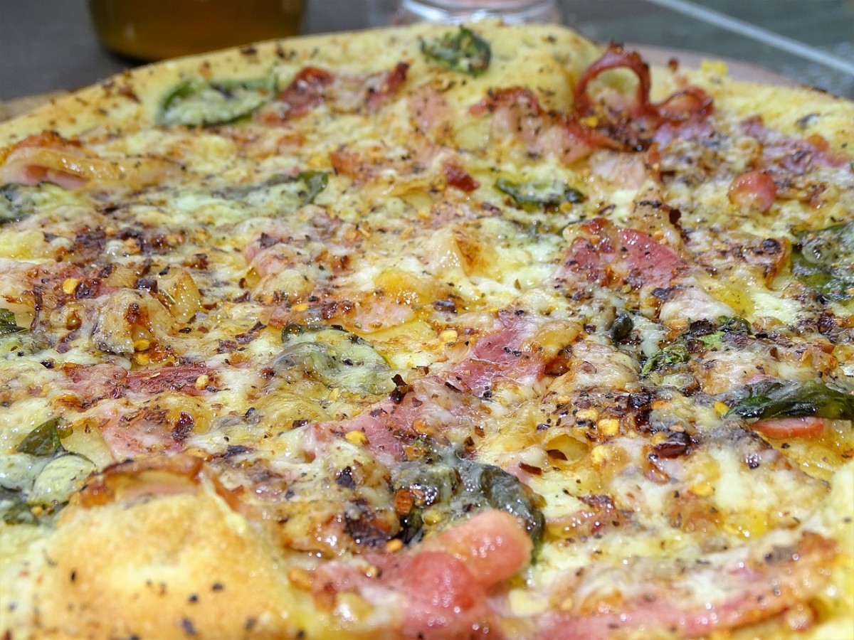Pizza gourmet rustica bianca: ricetta golosa