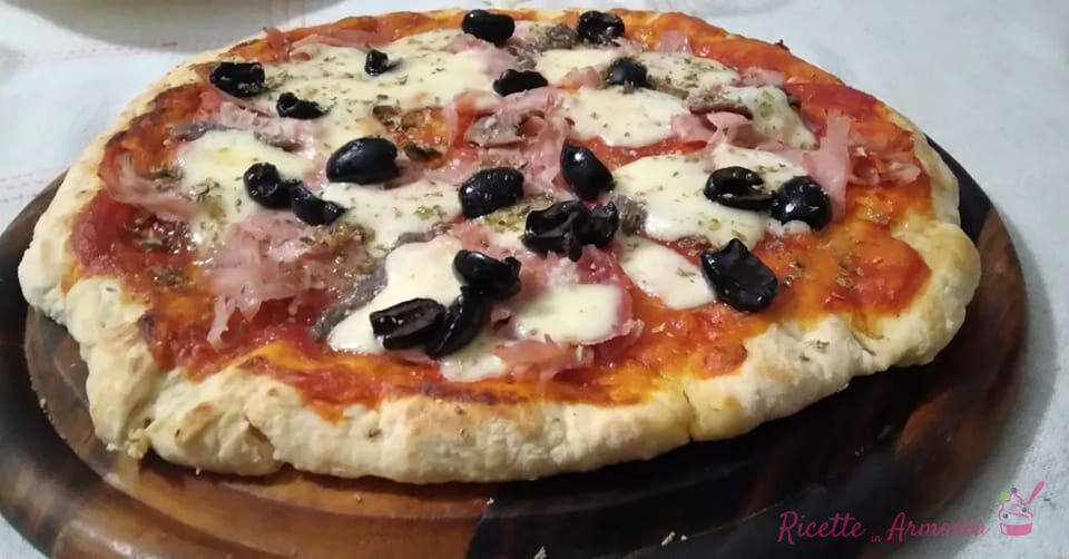 Pizza in padella alle acciughe