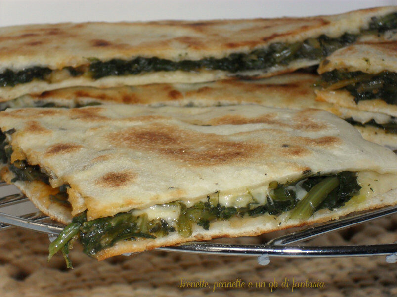 Pizza in padella cicoria e scamorza