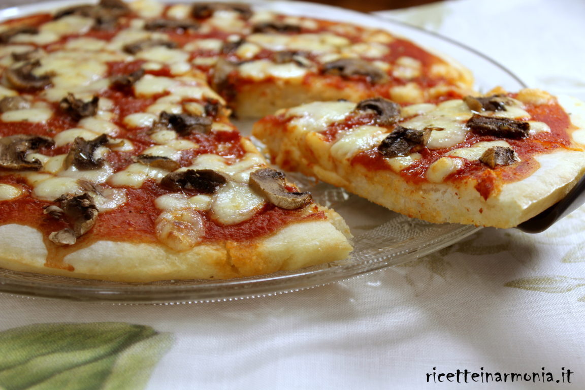 Pizza in pastella e mani pulite