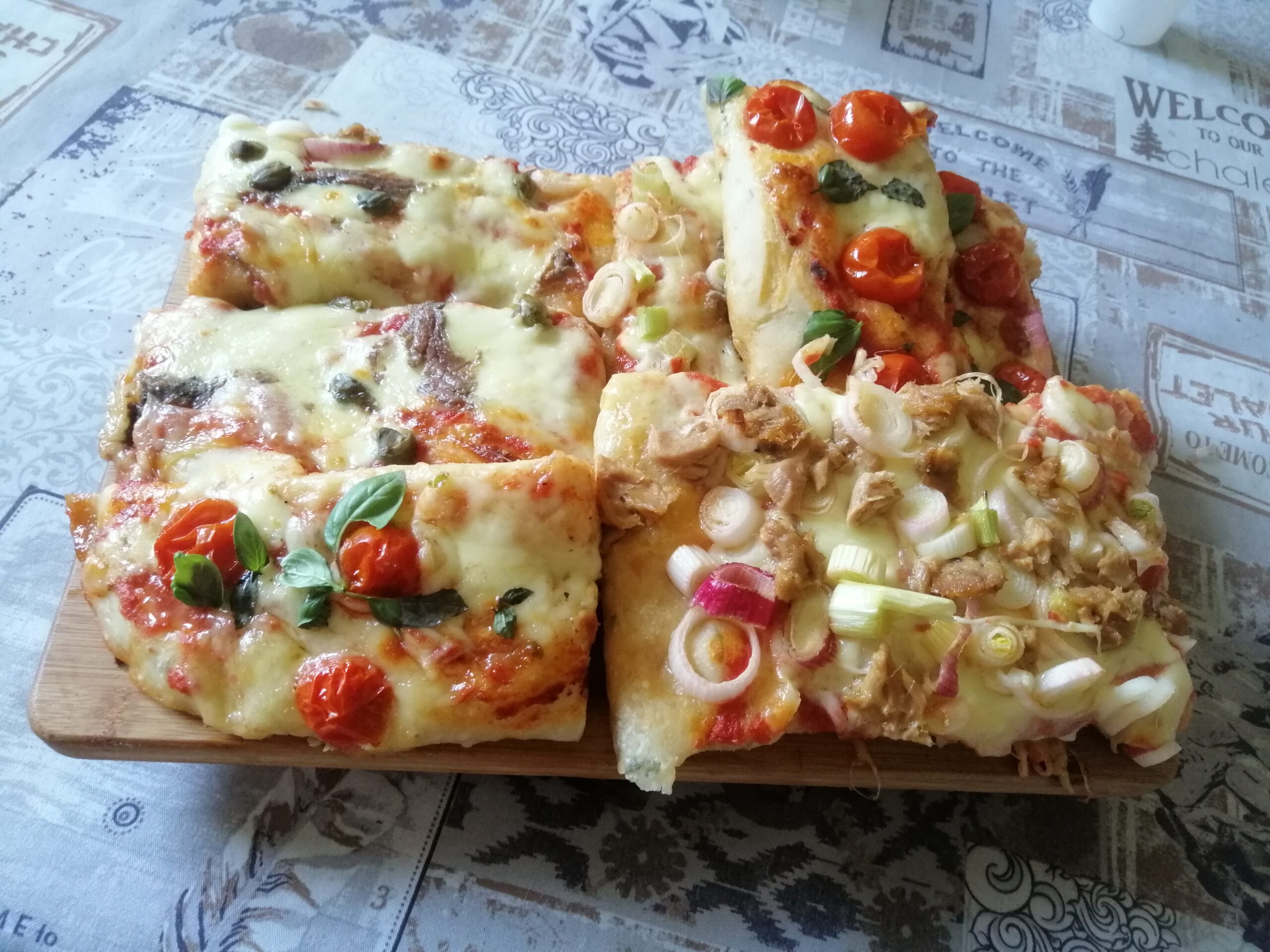 Pizza in teglia con impasto al basilico