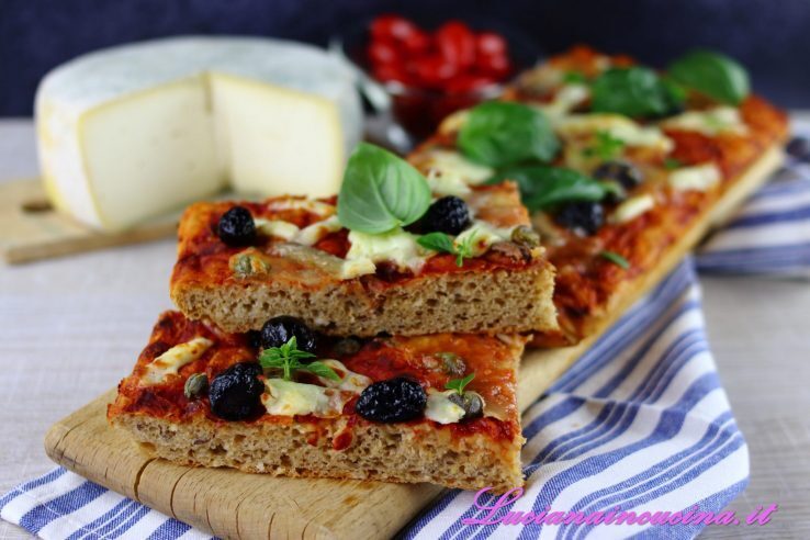 Pizza in teglia fatta in casa