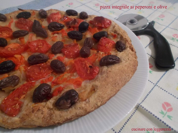 Pizza integrale ai peperoni e olive – lievito madre