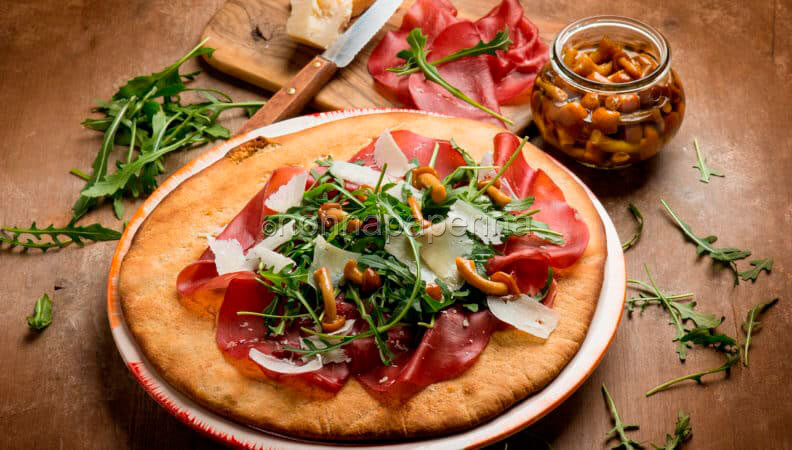Pizza integrale bianca con rucola: la croccante bontà ricca di fibre