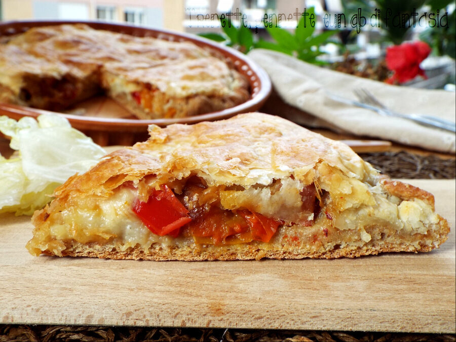 Pizza integrale in sfoglia con patate e peperoni