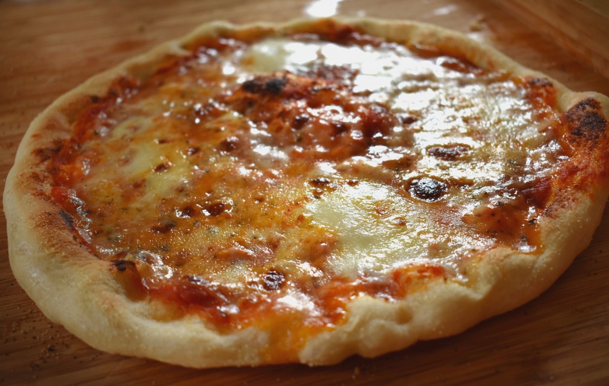 Pizza margherita con mozzarella di bufala
