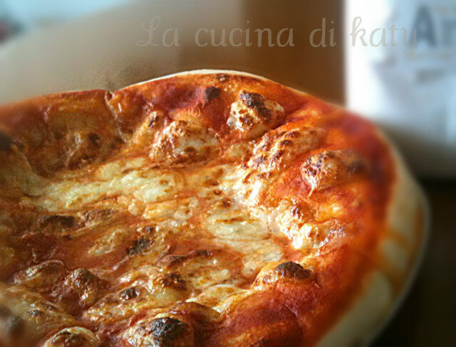 Pizza margherita con pasta madre