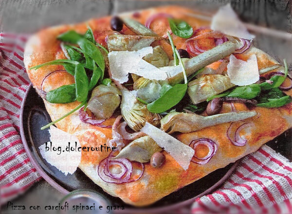 Pizza ortolana con carciofi spinaci e grana