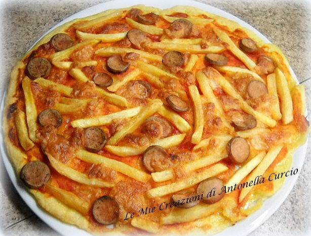 Pizza patatine e wurstel senza glutine