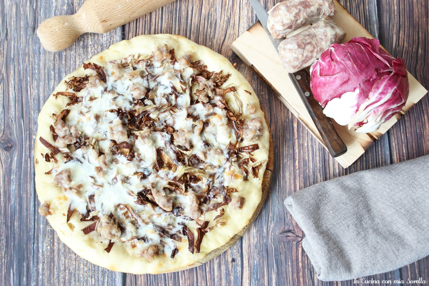 Pizza radicchio e salsiccia