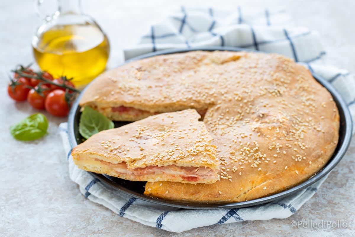 Pizza ripiena con impasto brioche