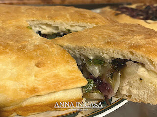 Pizza ripiena di verdure miste