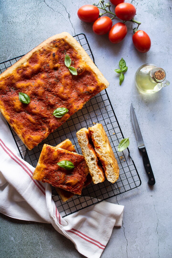 Pizza rossa in teglia