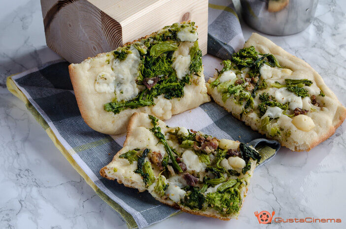 Pizza salsiccia e friarielli con provola piccante