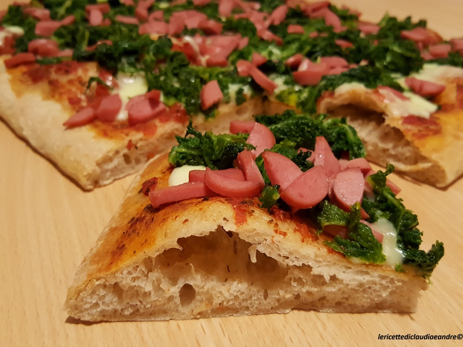 Pizza semintegrale con cime di rapa, wurstel, fontina e lievito madre