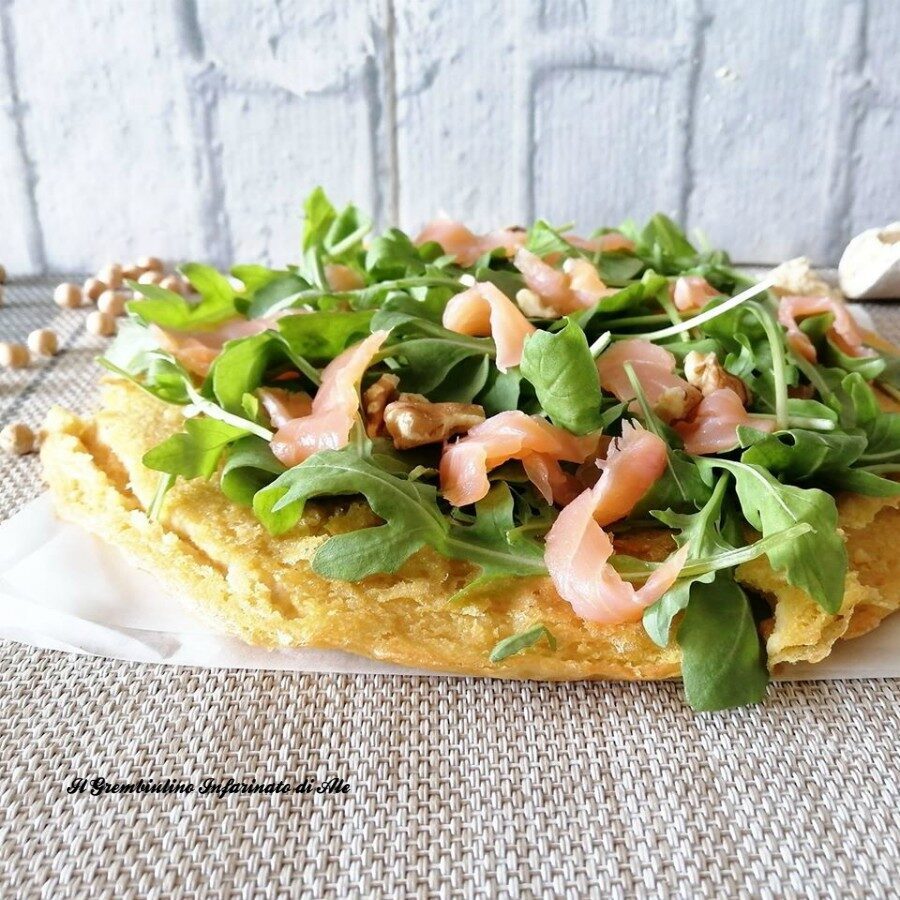 Pizza socca rucola e salmone