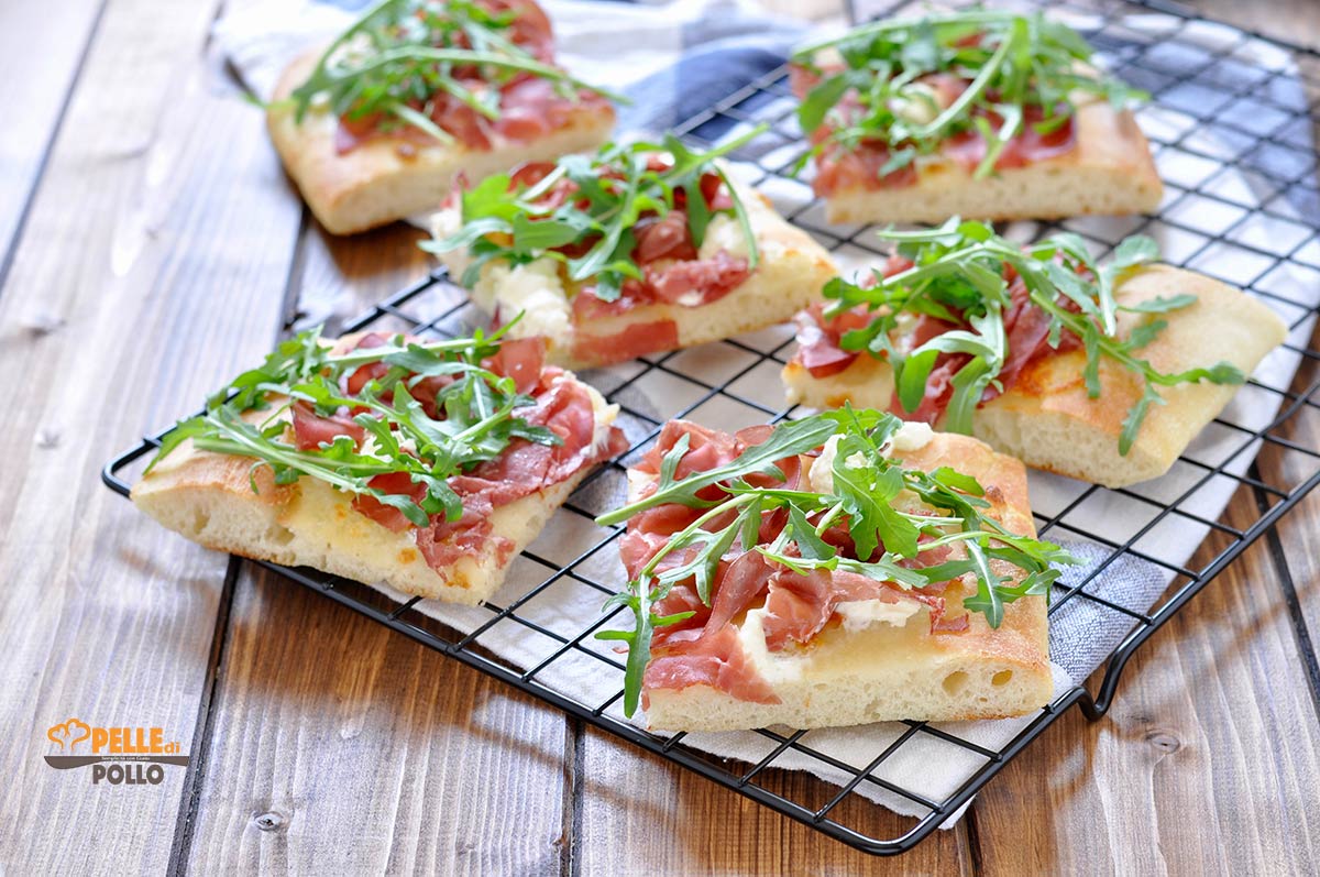 Pizza soffice con bresaola e rucola (con impasto indiretto)