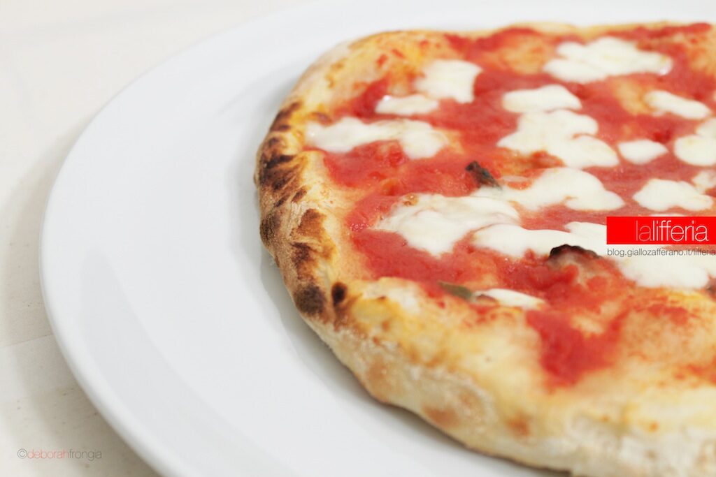 Pizza tonda con pietra refrattaria