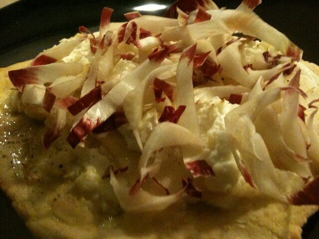 Pizzette con pere, radicchio e gorgonzola | cucinare con il cuore