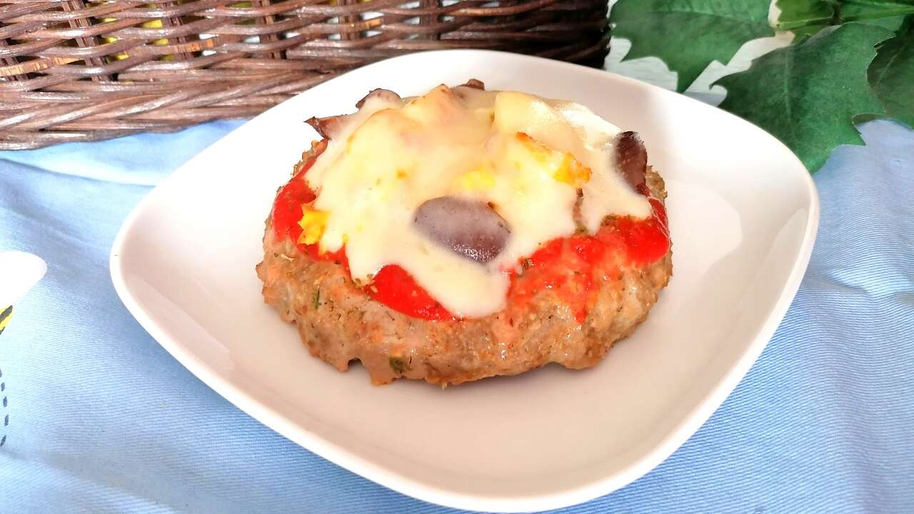 Pizzette di macinato al forno, facili e gustose