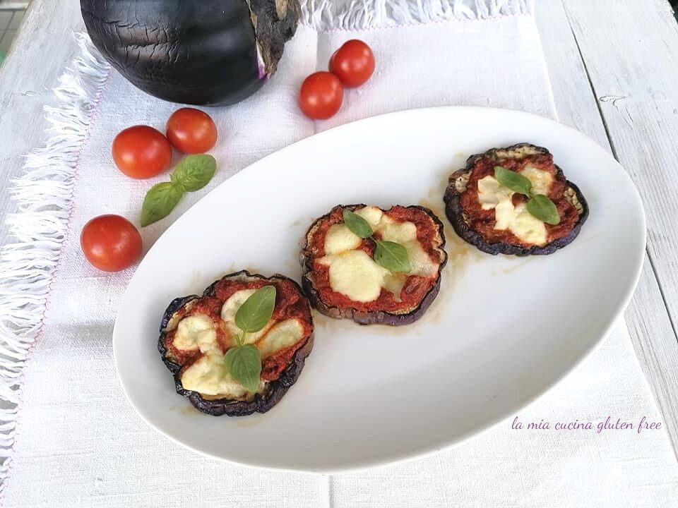 Pizzette di melanzane pomodoro e basilico