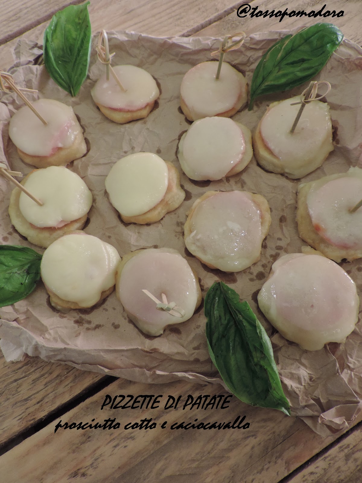 Pizzette di patate, prosciutto cotto e caciocavallo