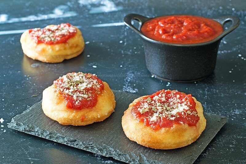 Pizzette fritte gustose e morbide