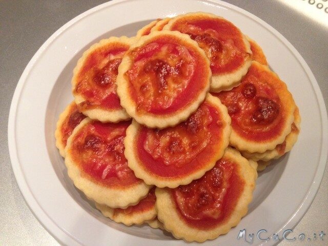 Pizzette veloci con formaggio morbido e senza lievitazione