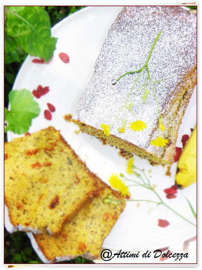 Plum cake alla banana e bacche di goji