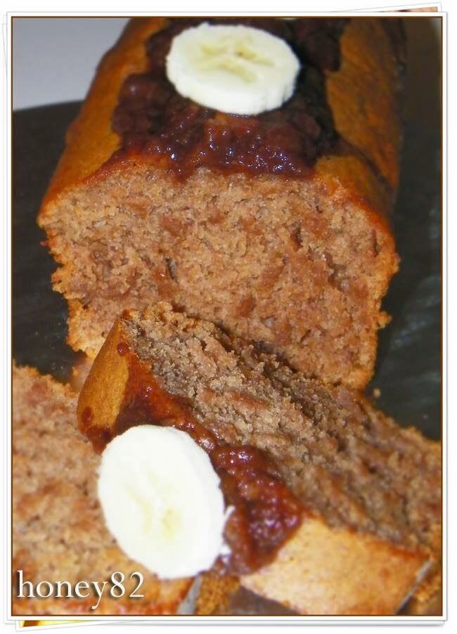 Plum cake banana e confettura di pere e cacao