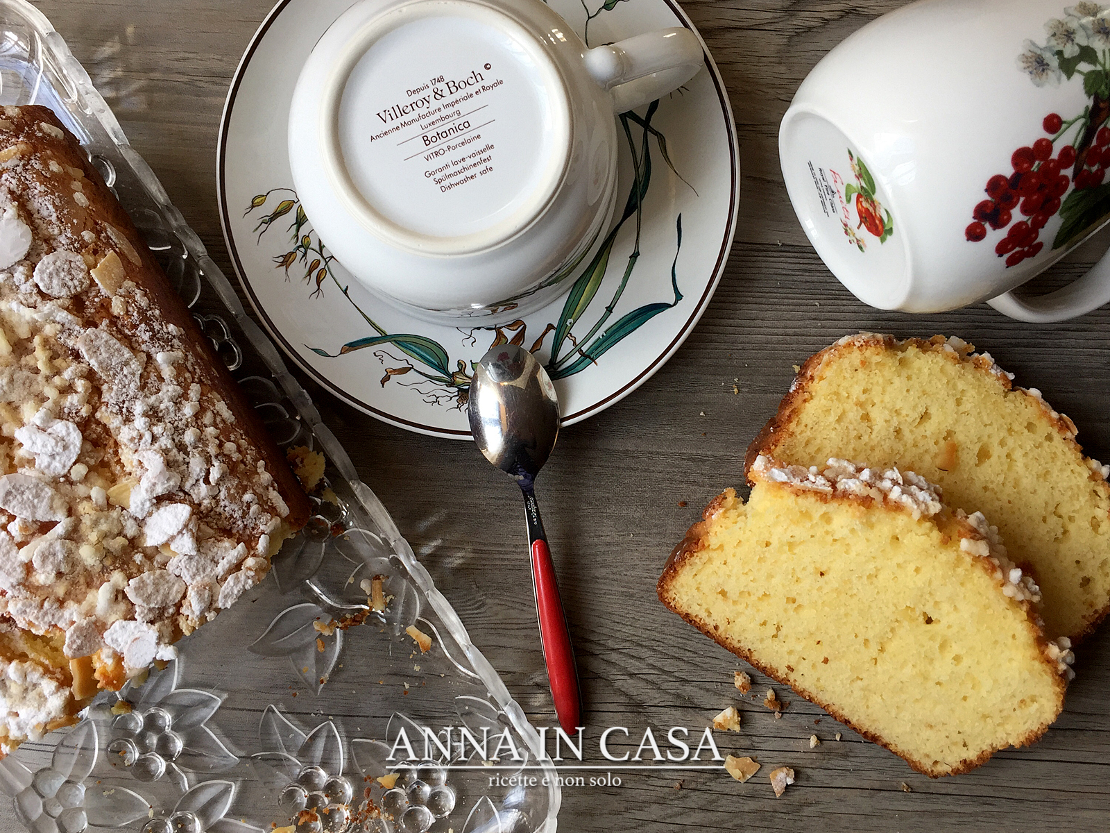 Plum-cake semplice con yogurt alle mandorle
