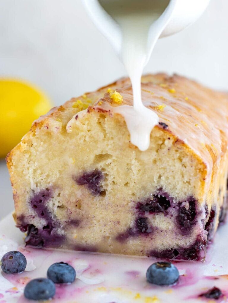 Plumcake ai mirtilli | con glassa al limone