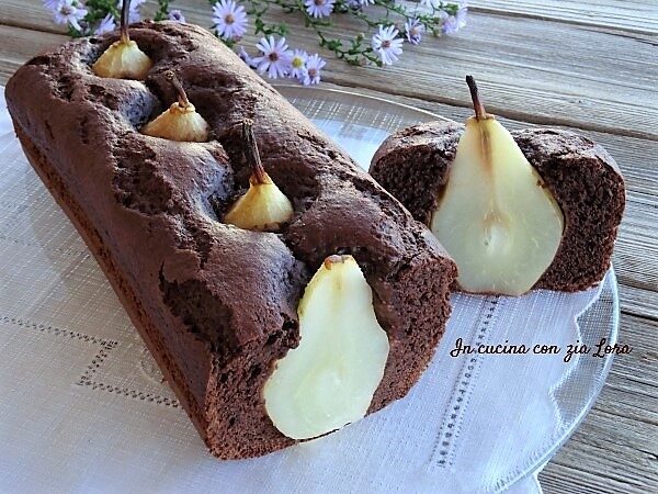 Plumcake al cioccolato con pere intere