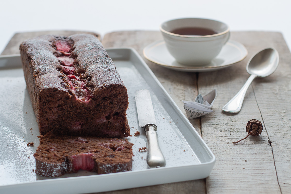 Plumcake al cioccolato e fragole, senza burro ma con tanto amore